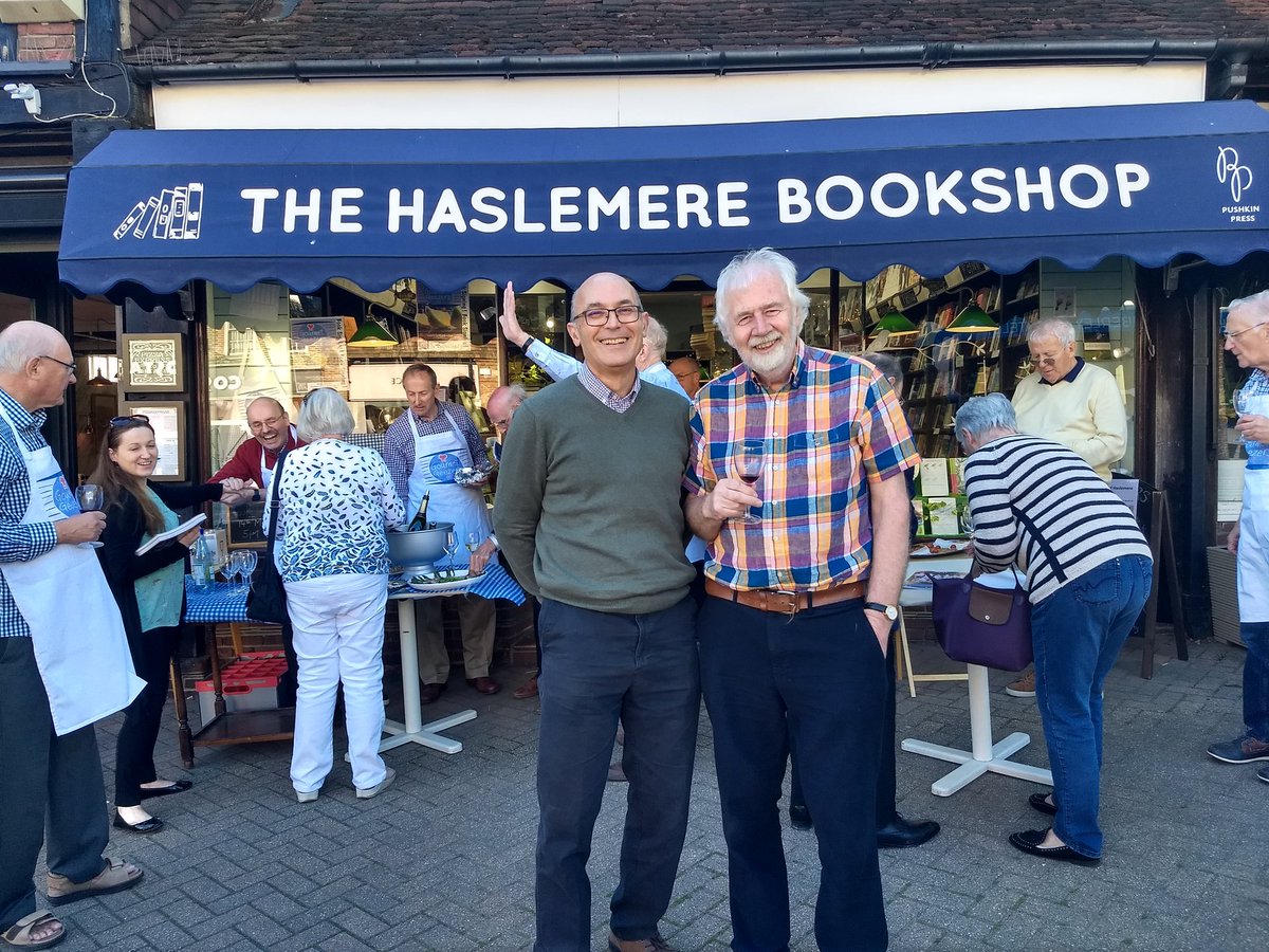 @GourmetGeezers book signing outside @HaslemereBooks. Here's @communityken with Ian from The Haslemere Bookshop. All proceeds are going to The Hunter Centre #dementia. Lovely local bookshop is not taking any profit from the sale of this cook book #community #shopindy #shoplocal