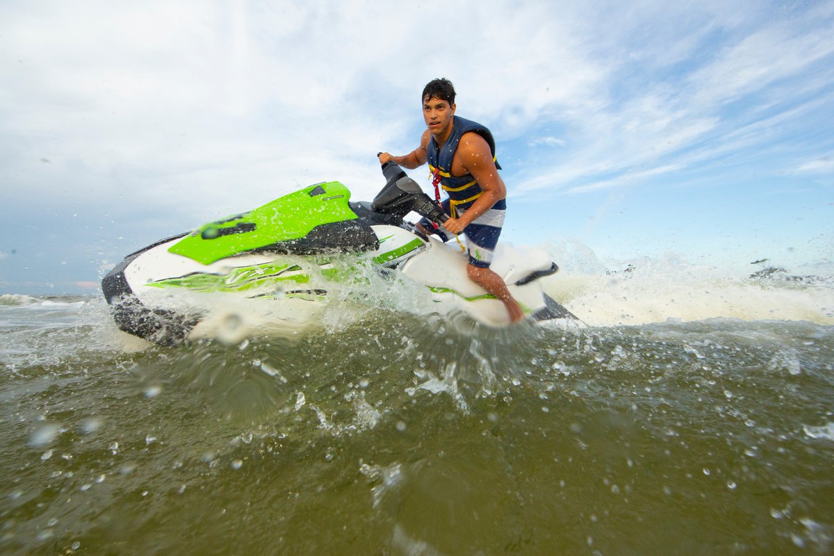 ResortQuestNWFL's tweet photo. @VISITFLORIDA A6. Family attractions around every corner. Take jet skis to #CrabIsland in Destin or head to Pensacola to see the @BlueWahoosBBall in action. We’re sure the whole family will love it! #VacationDifferently #FLTravelChat https://t.co/SkpRmQBH2l