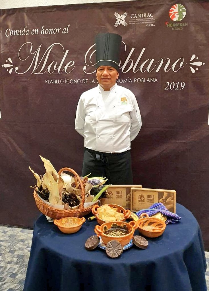 El mole poblano nos une y llena con su esencia los recovecos de nuestra herencia gastronómica multicultural. <a href="/PueblaCanirac/">CaniracPuebla</a> invita a su comida este 28 de mayo en la que se rinden honores a este platillo 100% poblano, elaborado por 12 restaurantes participantes. Informes 297 86 26