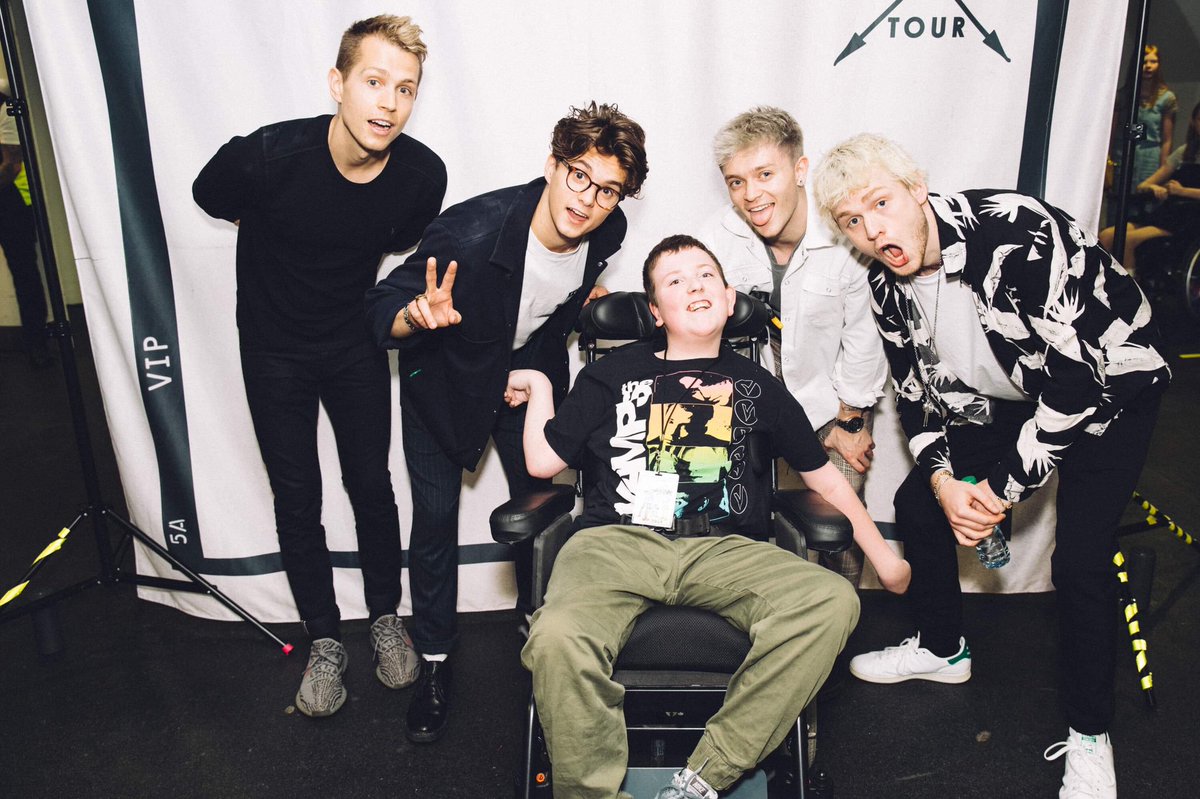 GrahamA2004's tweet photo. Had an amazing time again meeting you guys thanks again for making my day @TheVampsband @TheVampsCon @TheVampsTristan @TheVampsJames @TheVampsBrad amazing concert as always ❤️ https://t.co/nOuk2jwOdH