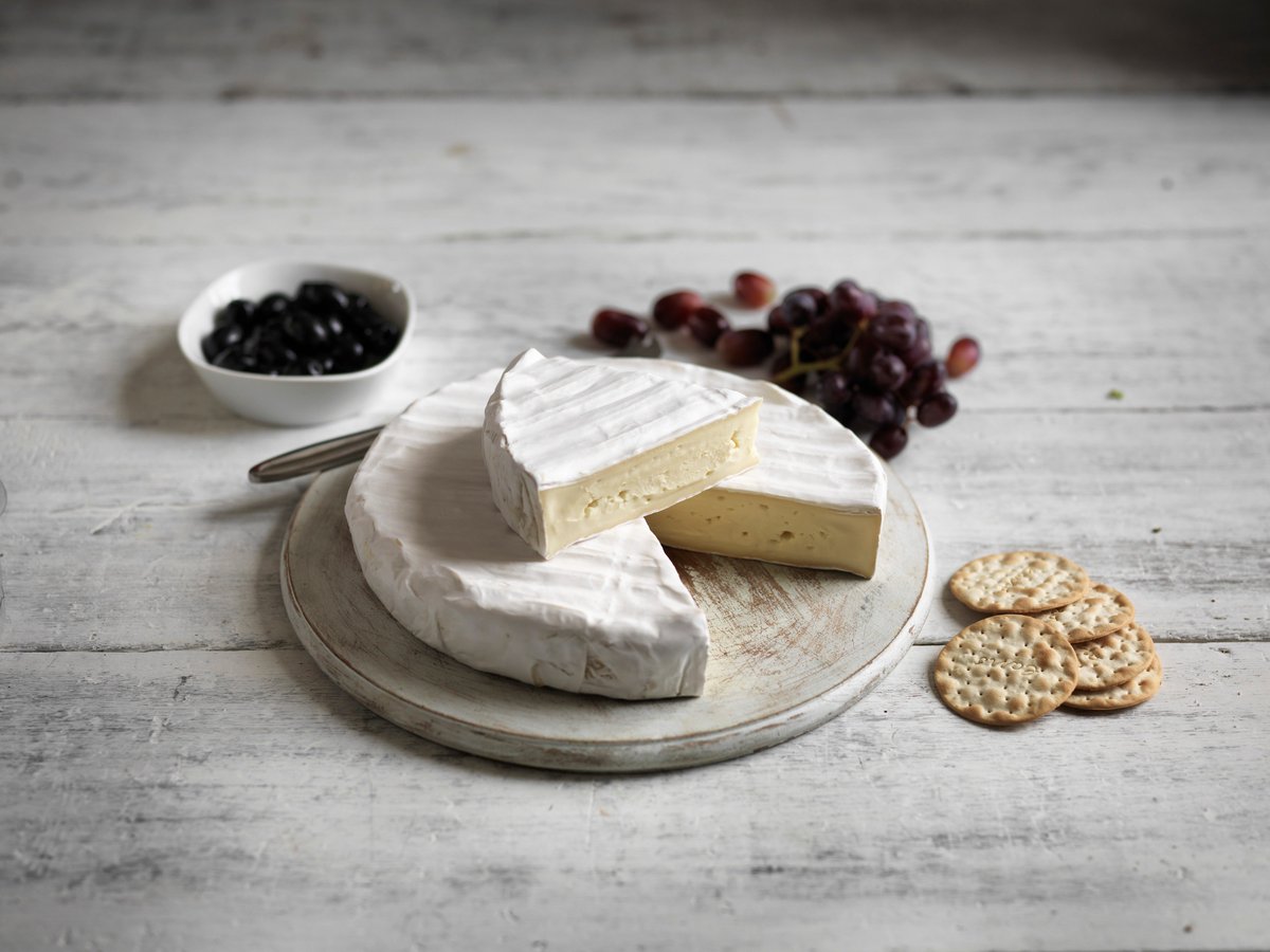 From Italian Mozarella, Danish Beyaz Paynir and French Brie - the world of cheese is vast and delicious 🧀 Be sure to get involved this #LondonCheeseMonth and check out the great talks, tastings and events going on throughout the capital londoncheeseproject.com/london-cheese-…
