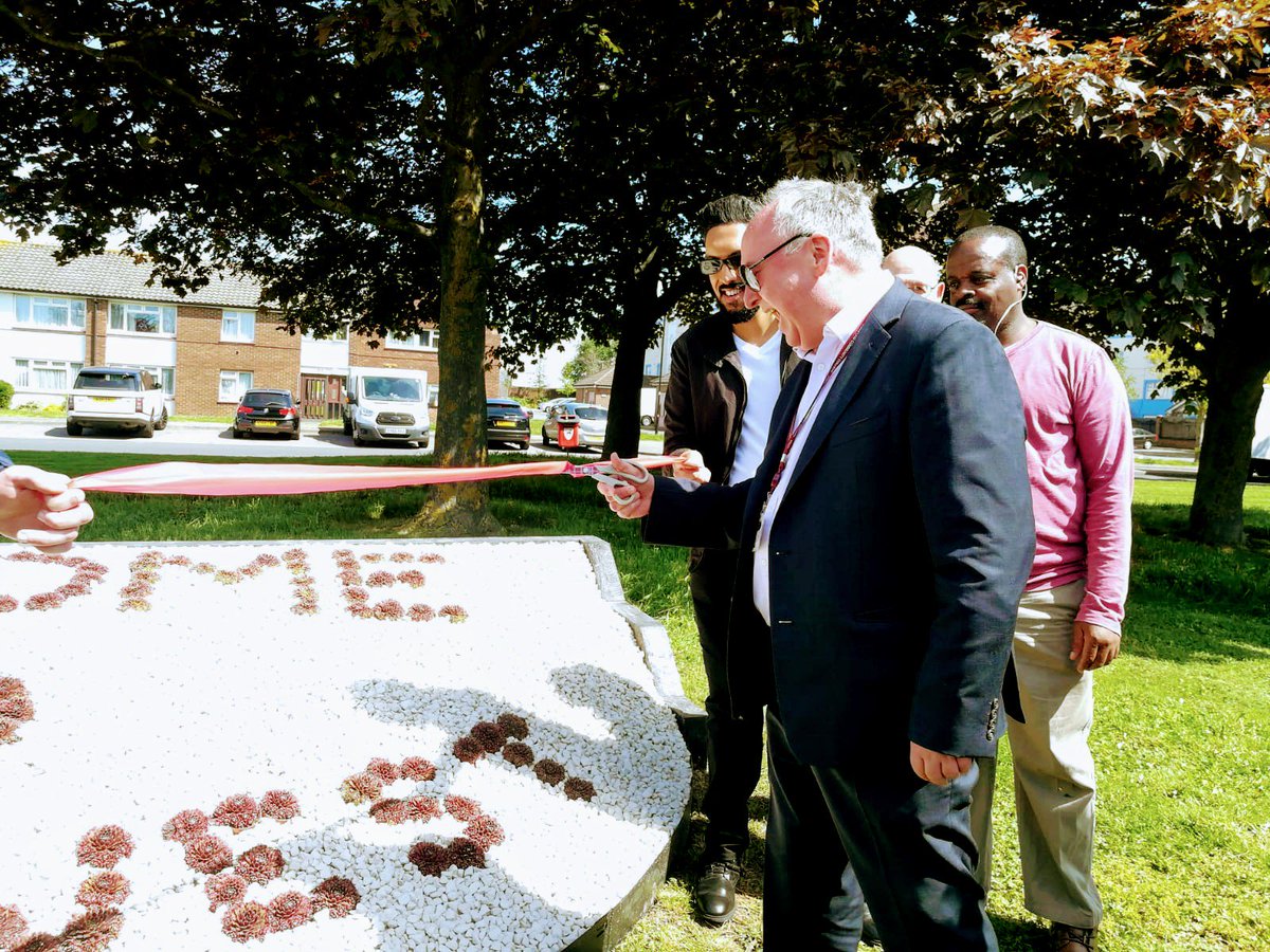 hestonwestcp's tweet photo. We are very proud to officially unveil our #BigLocal 'Welcome to Heston West' flower bed this morning by Harlech Gardens. Big thanks to #Lampton360 Maintenance for funding &amp; installing the bed &amp; our wonderful volunteers.The flower bed will start to blossom in the next few days 🌺 https://t.co/NgD0Gi01x5