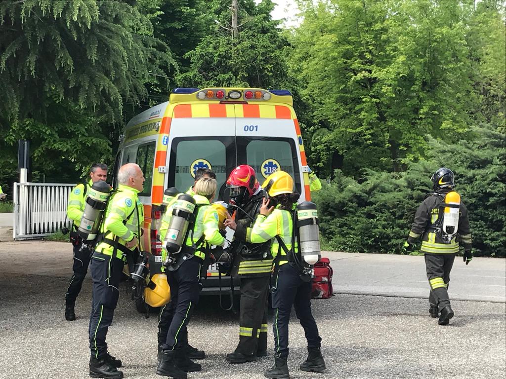 SUEM_Veneto's tweet photo. 14MAG #Godega di Sant'Urbano Esercitazione #ScuolaSicura organizzata da #ProtCivile @RegioneVeneto con @vvfveneto e #suemTV, prova di evacuazione della scuola Tiziano Vecellio https://t.co/MxoNxO8pL4
