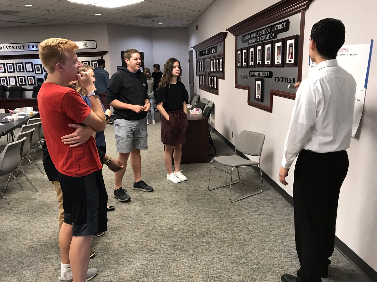 mattdeichmann's tweet image. How important is student voice @FrancisHowell? Important enough for Superintendent @maryhenhar to invite HS students in for a District SWOT analysis! #FHSDLearns