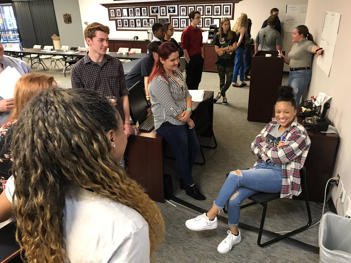 mattdeichmann's tweet image. How important is student voice @FrancisHowell? Important enough for Superintendent @maryhenhar to invite HS students in for a District SWOT analysis! #FHSDLearns