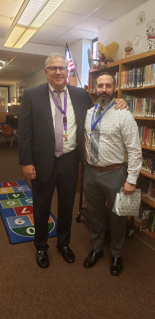 hmpearsonelem's tweet photo. Pearson staff welcomed our newest Panda ๐ผ Principal @MarchinettiM! Thanks @SAS_PBL for sending him over and thanks Ms. Wilcox for all your love and service โค๏ธ @DrJeck @FCPS1News #FCPS1KidsDeserveIt #TheTwoMarks https://t.co/MPcr2KR4pt