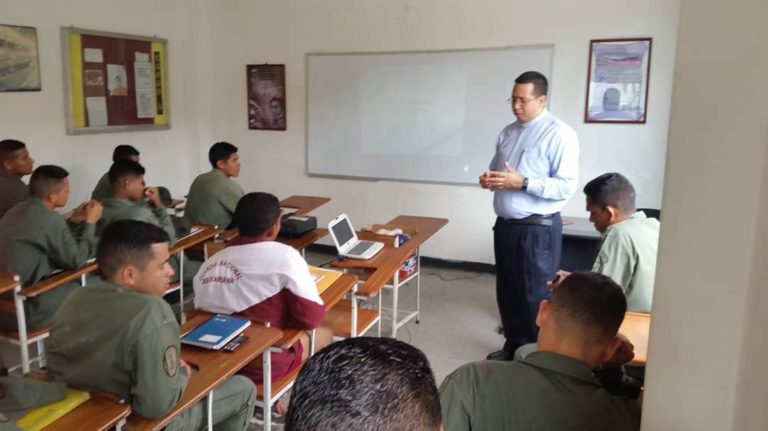 escpetro_electr's tweet photo. 4to Taller Ética Revolucionaria enmarcado en el Curso Moral y Luces a cargo del Lcdo Mauro Martínez,  dirigido a los participantes del XXIX CCSFIPE G/D FJAW.@LopezVargasR @cegnb @Karolymg @ALIDAOT https://t.co/ftHG3x30Mh