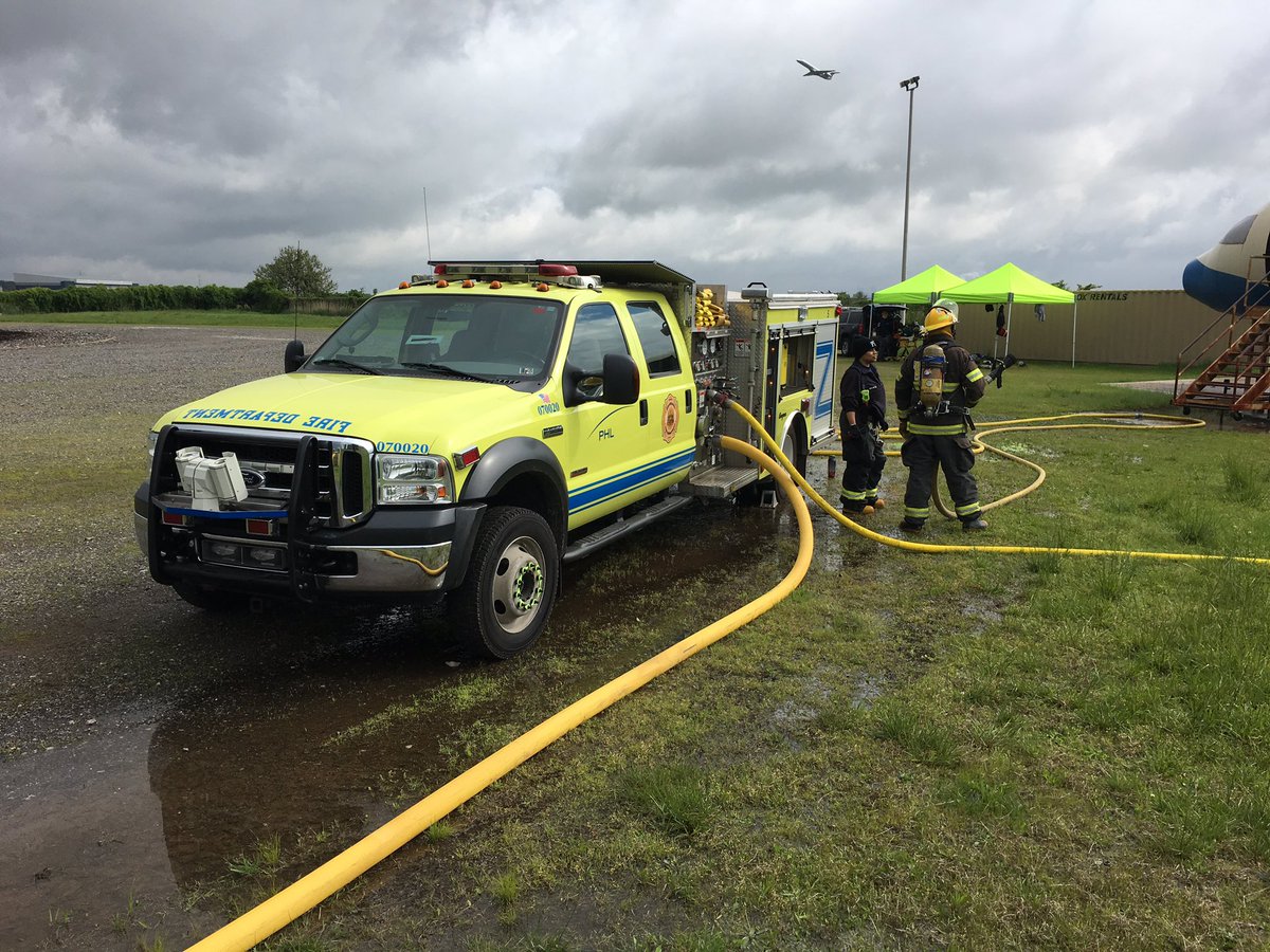 BobbyCorgi123's tweet photo. We welcome our partners from @BoeingDefense and Sikorsky Coatesville for more #ARFF training with @PhillyFireDept @PHLAirport We are #strongtogether in protecting our flight crews and traveling public. https://t.co/CC4nYm3Ui4
