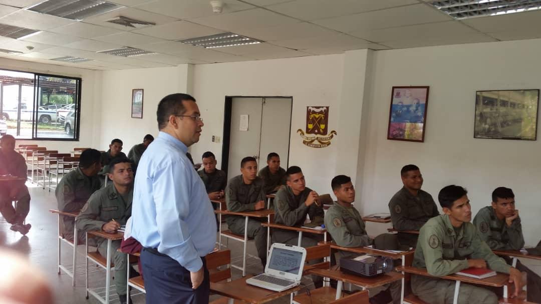 escpetro_electr's tweet photo. 4to Taller Ética Revolucionaria enmarcado en el Curso Moral y Luces a cargo del Lcdo Mauro Martínez,  dirigido a los participantes del XXIX CCSFIPE G/D FJAW.@LopezVargasR @cegnb @Karolymg @ALIDAOT https://t.co/ftHG3x30Mh