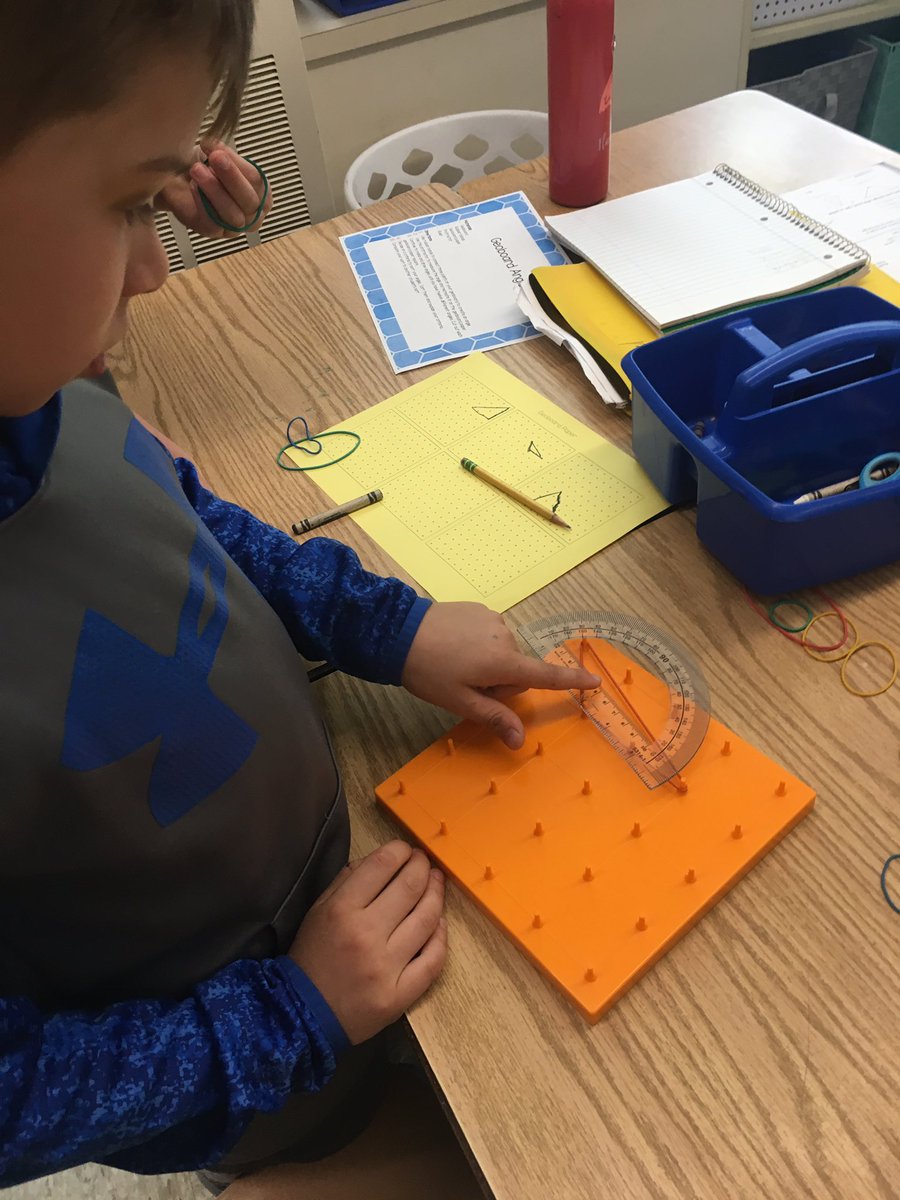 Mrs_Bozard's tweet photo. G4 using geoboards to measure angles! #mathwithmissdini #leopardsden #MTPSPride @LincroftSchool https://t.co/q8xC8PJV8n