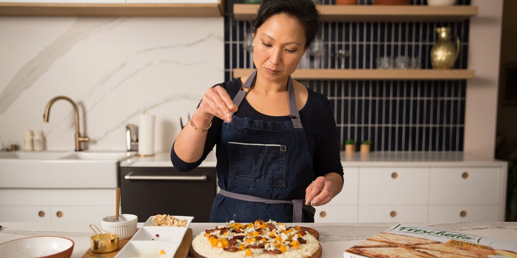 SchwansCompany's tweet photo. Schwan’s #ChefCollective chef @annbkool has let us in on a little secret, one of her favorite pizzas is @Freschetta's #GlutenFree Four Cheese Pizza. Not only is it delicious but it’s perfect for #CeliacAwareness Month, so make sure you get yours!
https://t.co/Ikk3bANUME https://t.co/y5Fi69f0sU
