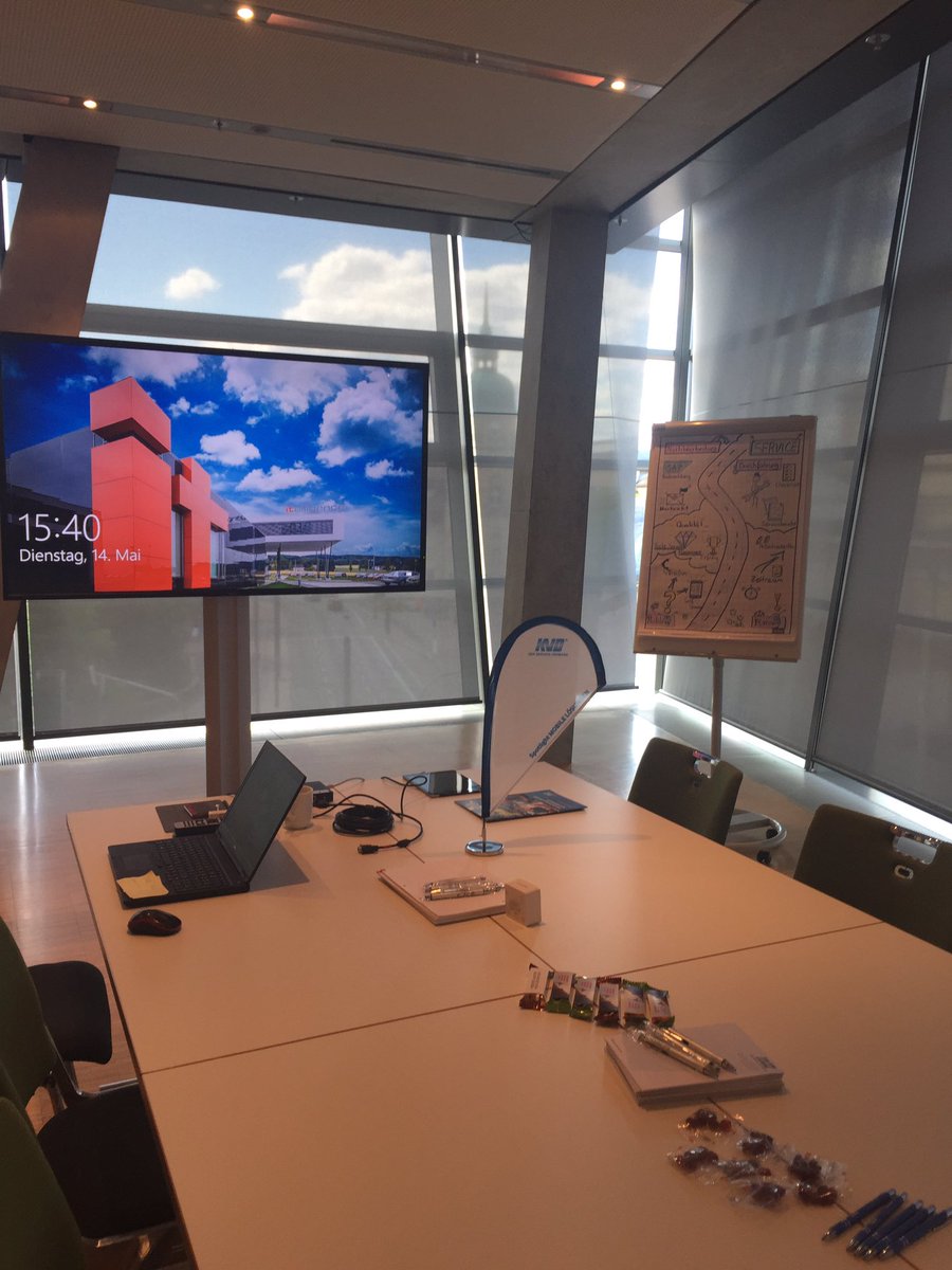 CherineDilzer's tweet photo. #itelligence auf dem #KVD Spotlight mobile Lösungen- Austausch mit dem Kunden zum Thema Service-Tools #SAP #CustomerExperience https://t.co/75QIOjBRye