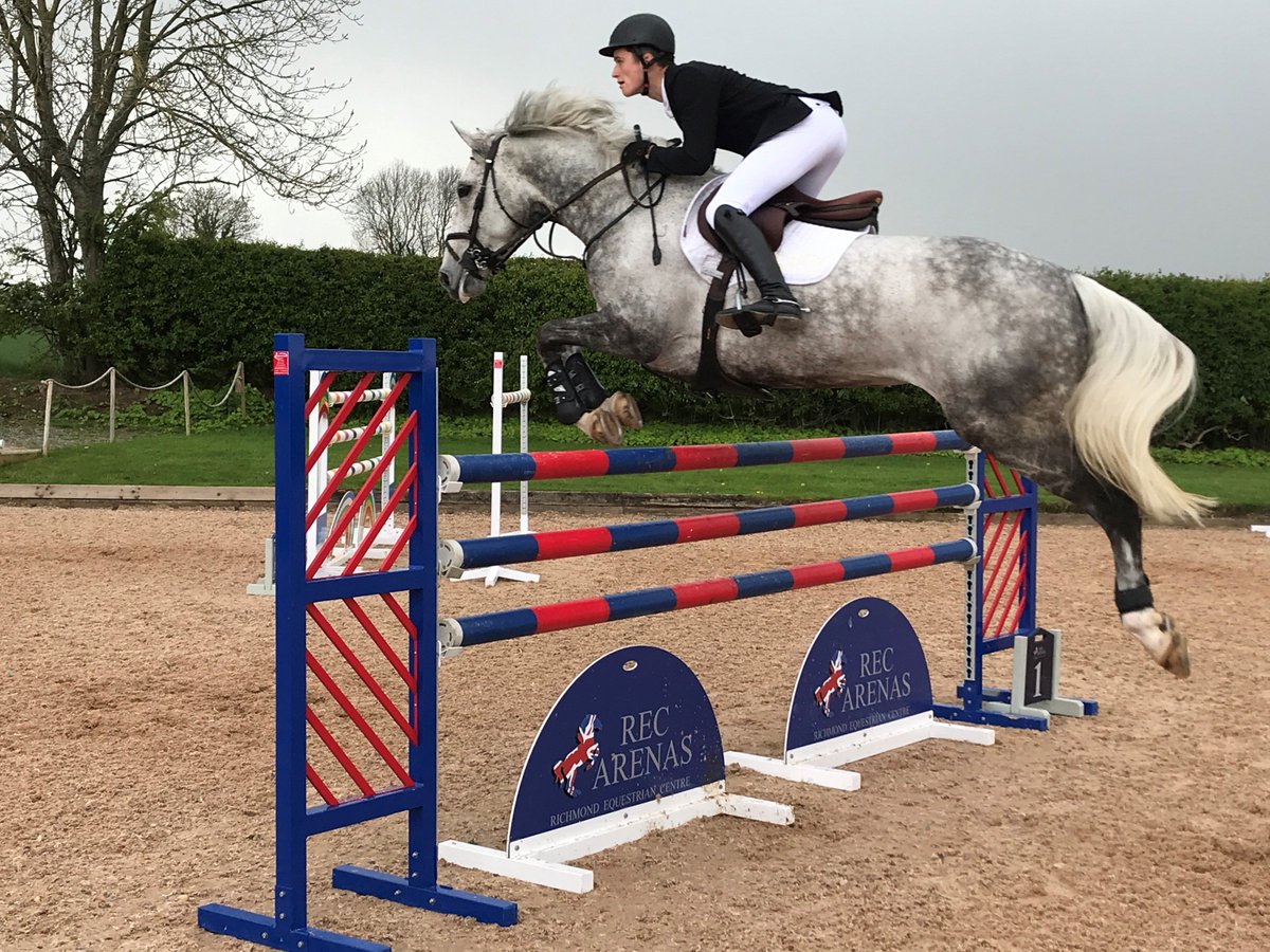 This year’s EquitopMyoplast Senior Foxhunter Second Rounds kicked off