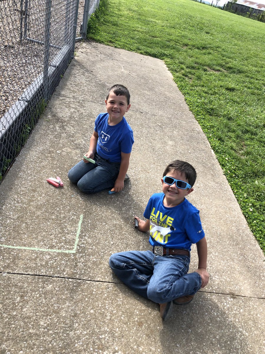 MrsBurtonK's tweet photo. S is for sunglasses &amp; sidewalk chalk! #PLEshines #GARRARDshines https://t.co/RTolqAub3e