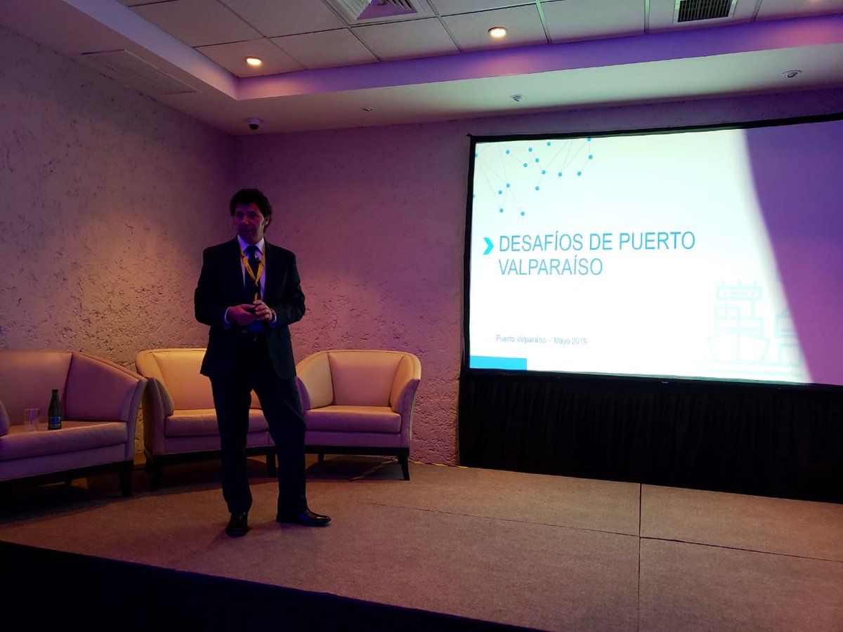 PortValparaiso's tweet photo. Nuestro gerente general, Franco Gandolfo, habla en #Filce sobre el presente y el futuro del #puerto de #Valparaíso en relación al desarrollo, tecnología y eficiencia 👏🏼 https://t.co/XfZsBKeP6J