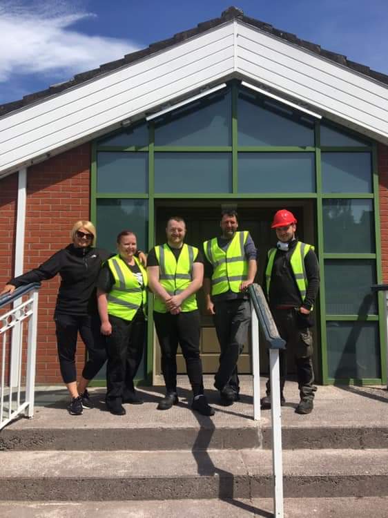 The sun is out and team Commons are working hard today to get ready to welcome back our guests 👍😊 
See you all soon 🌞😊💖 #nearlythere