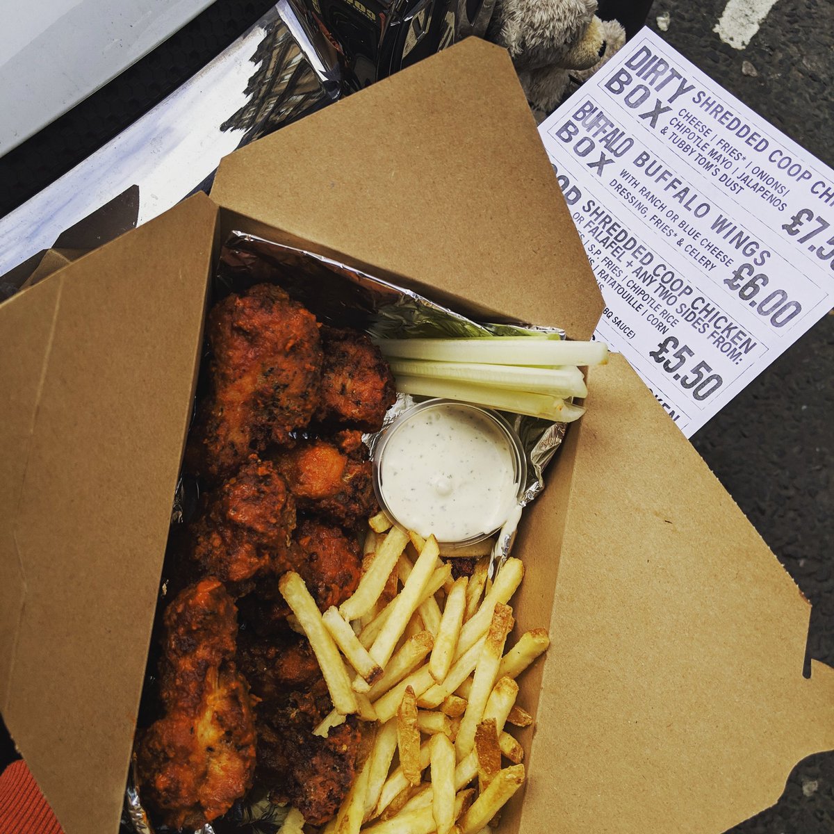 🔥🔥NEW TAKEAWAY🔥🔥

BUFFALO BOX - buffalo wings with ranch or blue cheese dip, fries &amp; celery. 

Perfect summer takeaway!!