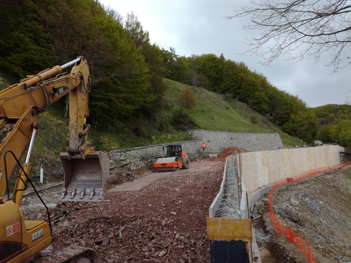 StradeAnas's tweet photo. #SS73bis “di Bocca Trabaria”: nei prossimi giorni riapertura tra San Giustino e Borgo Pace
- completata ricostruzione corpo stradale, in fase di avvio pavimentazione e segnaletica
- riapertura a senso unico alternato prevista a inizio settimana prossima
https://t.co/UQiPk723eg https://t.co/TOGk0qugnU