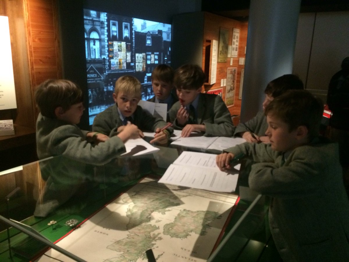 Form 3 discussing battle plans #NWSnlHistory #NWSnlForm3