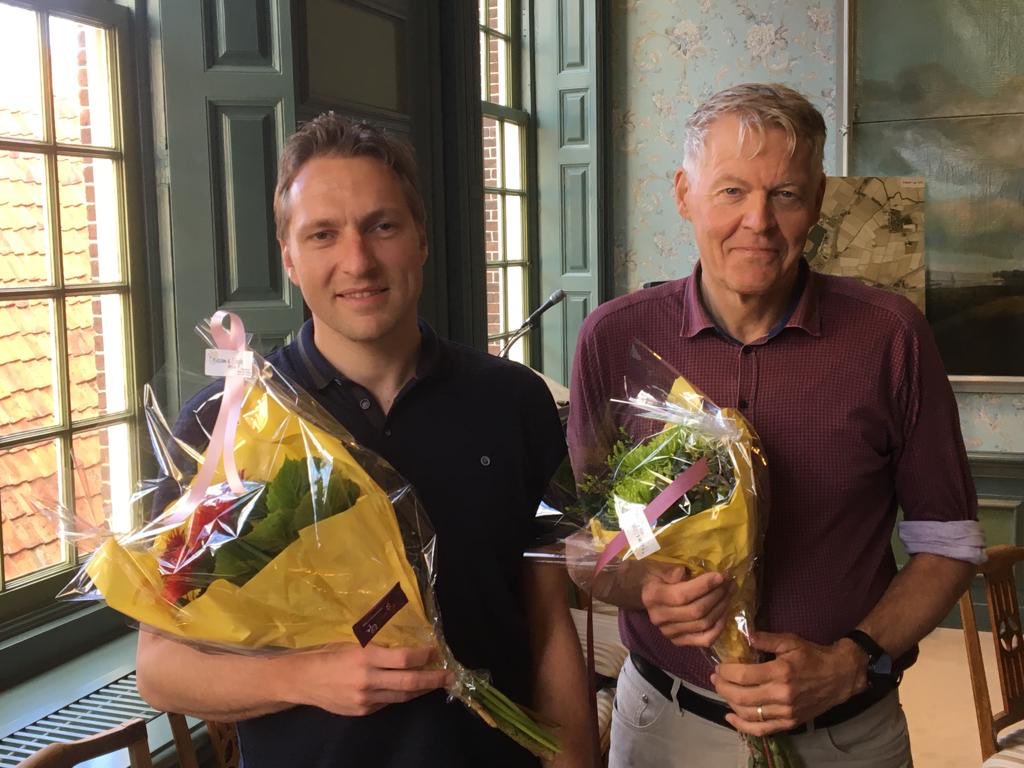 harry_boon's tweet photo. Vandaag precies 5 jaar geleden dat Hein Kuiken en ik werden geïnstalleerd als wethouder van de prachtige gemeente Harlingen. Voorafgaand aan de wekelijkse collegevergadering had burgemeester Roel Sluiter daar een bloemetje voor over! https://t.co/pXm0YWpluz