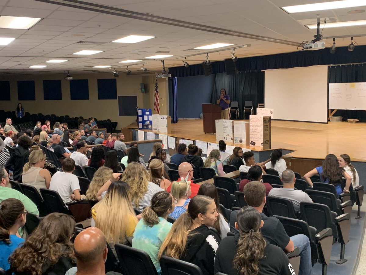 POLKAVID's tweet photo. Successful night at the AVID Showcase at #LakeGibsonMiddleSchool #PolkSchools #AVID https://t.co/OQKZg349ho