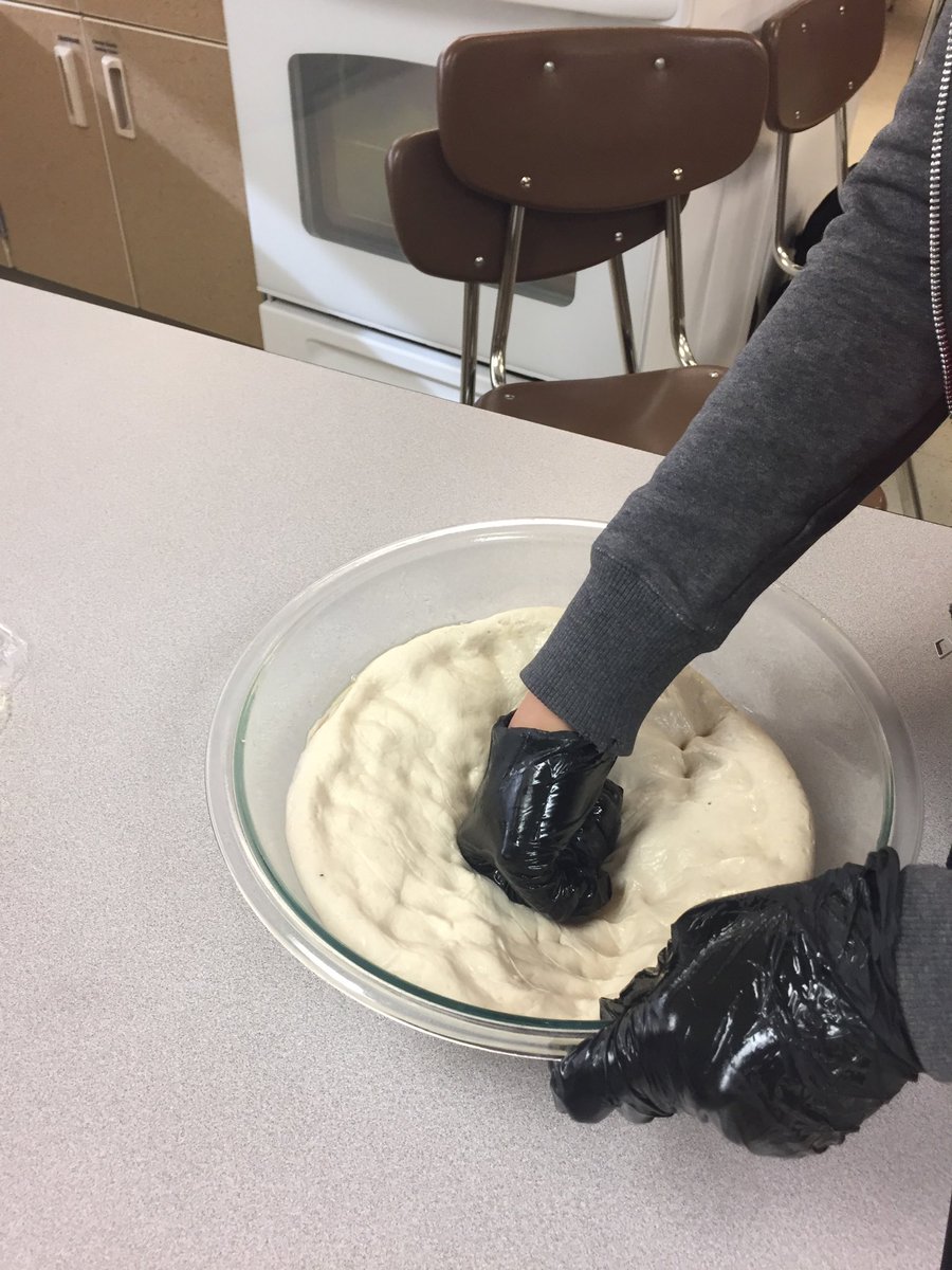 Asfeld1's tweet photo. @BurnsvilleHS
@ISD191
#one91      Chef 1- our wild yeast rolls are really “shaping” up! https://t.co/W6ma6jn8Vc