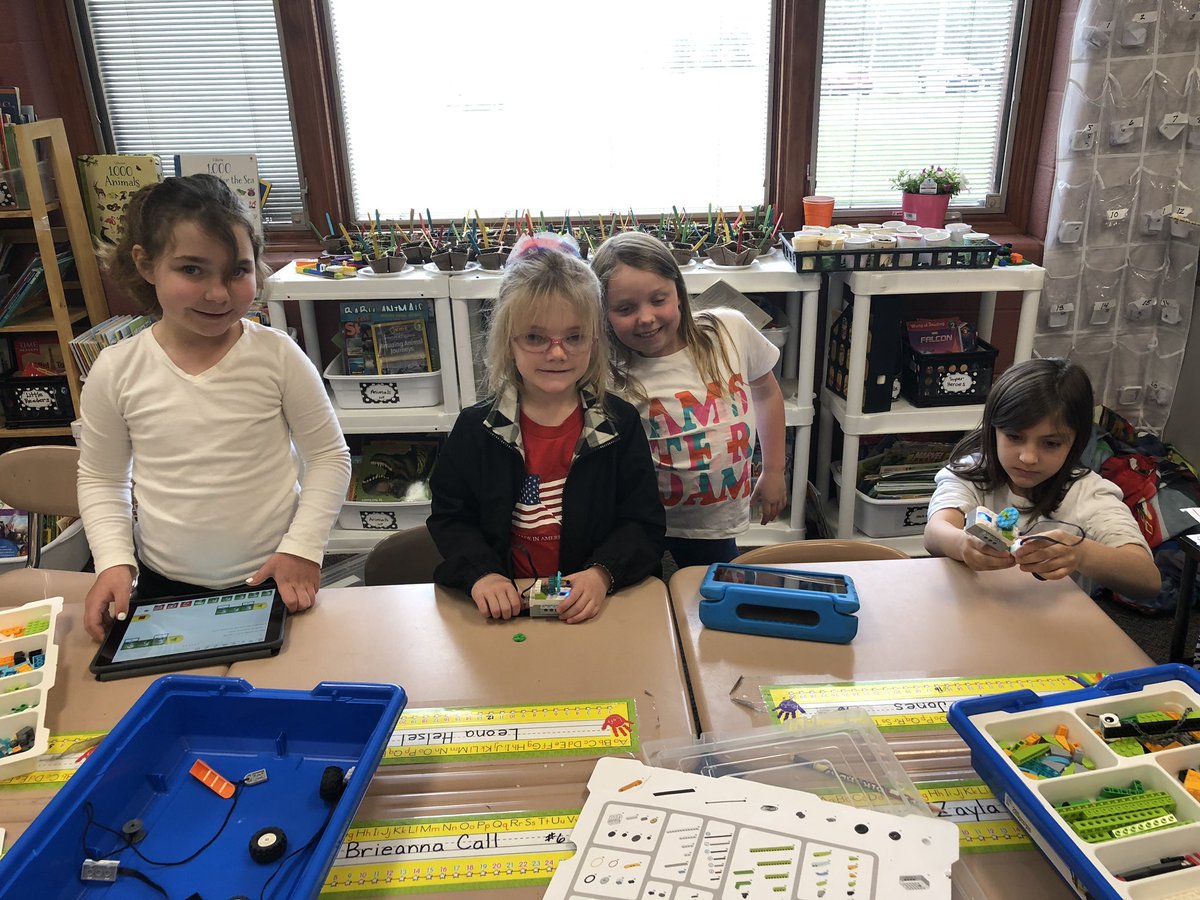 B_Scofinsky's tweet photo. Lego WeDo 2.0 exploration day! https://t.co/6phqaPBkmS