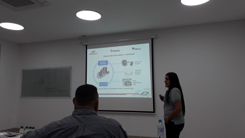 Nurexlubricants's tweet photo. #Proquimsa en formación a nuestros aliados, pues consideramos que es una fortaleza transmitir la experiencia y conocimientos a nuestro clientes aliados. #grasas #aceites #resinas #epoxicas #Nurex #ErgonArmor #Proquimsa https://t.co/jkvoYzRCyQ