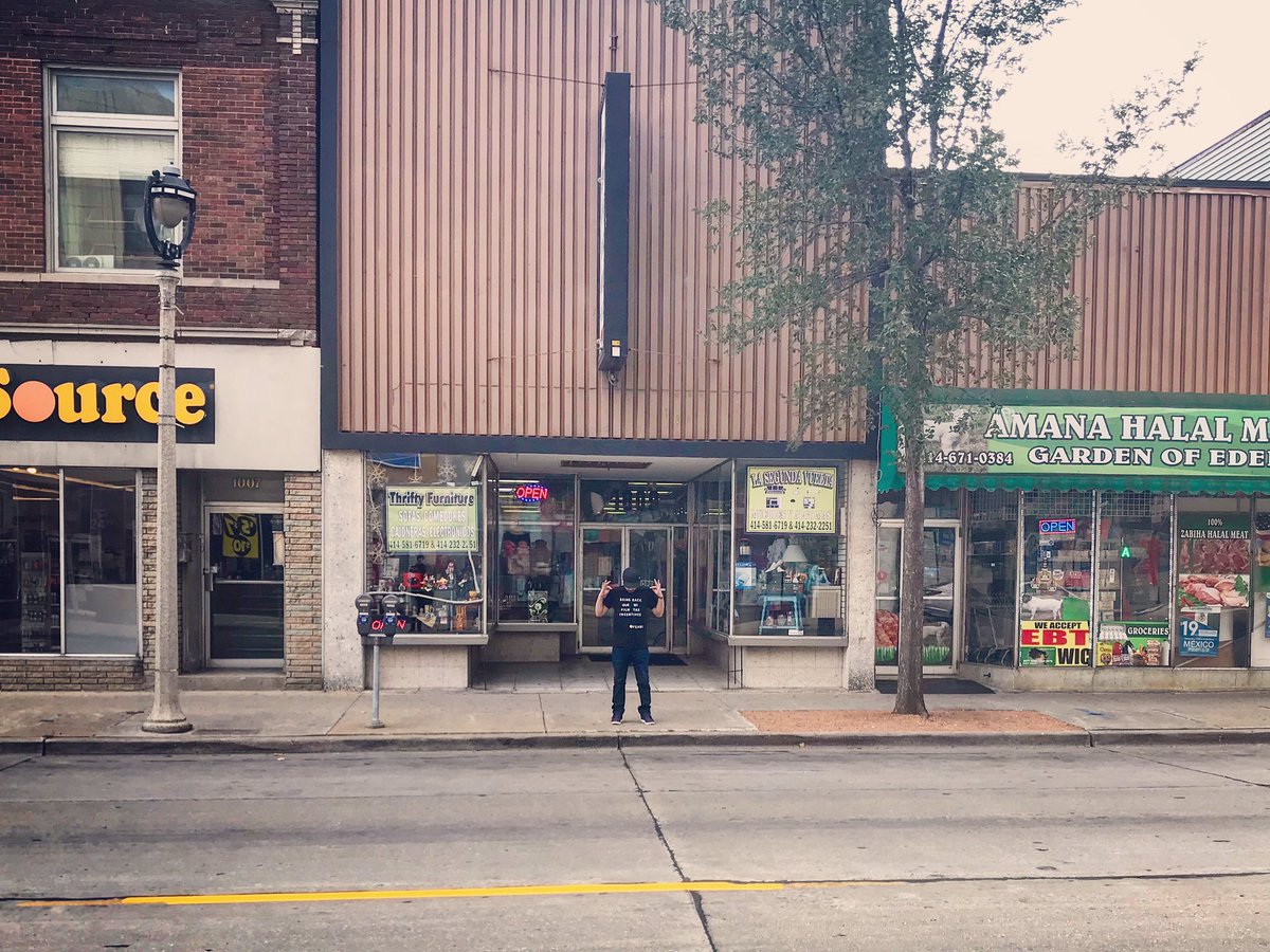 josephskowcast's tweet photo. “#Bridesmaids” (2011) Film Location - Cholodecki’s Jewelry Store, 1009 W. Mitchell St., #Milwaukee WI 53204. BRING BACK OUR WI FILM TAX INCENTIVES, @GovEvers! #filmWI 🎥 https://t.co/VcE09bTZl6