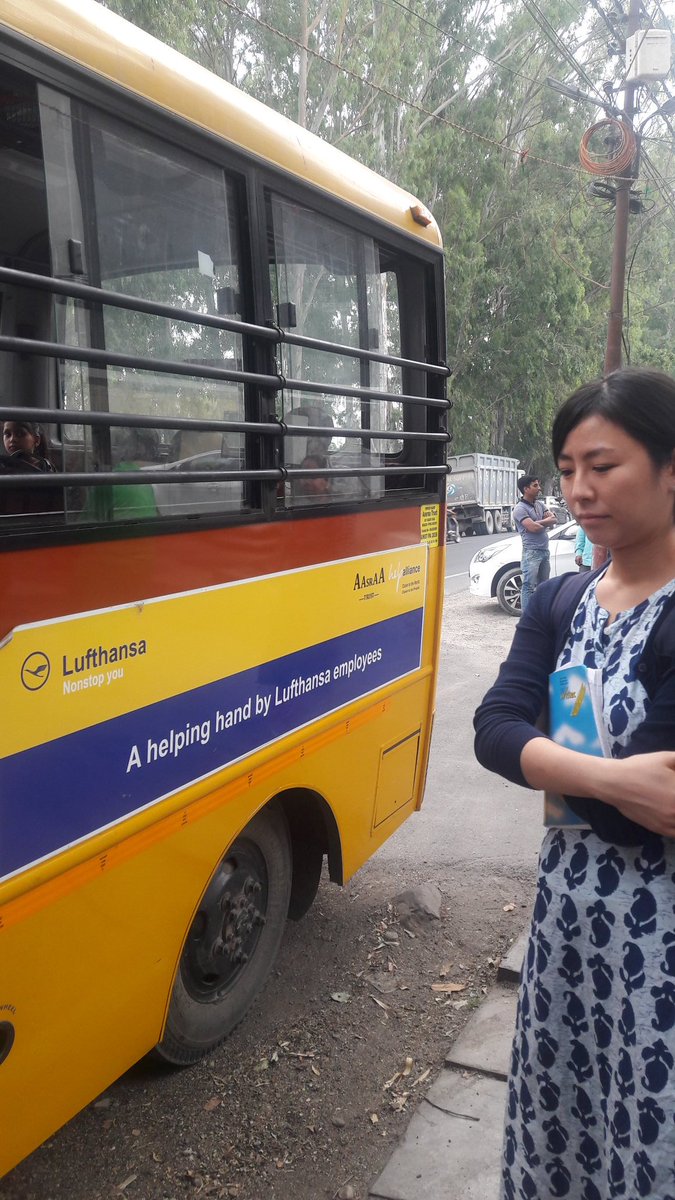 AasraaTrust's tweet photo. Mita & Myko visited us from @UNICEF Delhi to better understand the street level mobilization we do daily to bring street & slum children into education. Outreach team brings kids to #MobileLearningCenters & #StreetSmart centers #no_unreachable_or_unteachable_child #ForEveryChild https://t.co/5HHv7gz5BH