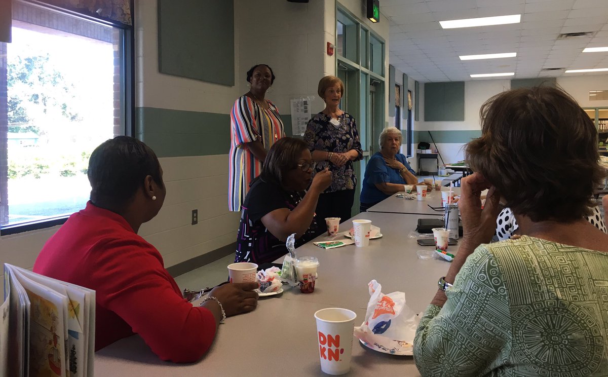 ShellyBydlinski's tweet photo. THANKS to Dr. Dawson and her staff for their recognition of mentors and volunteers this morning! #ittakesavillage #givingback @glynnschools https://t.co/uL9jr1pc7N