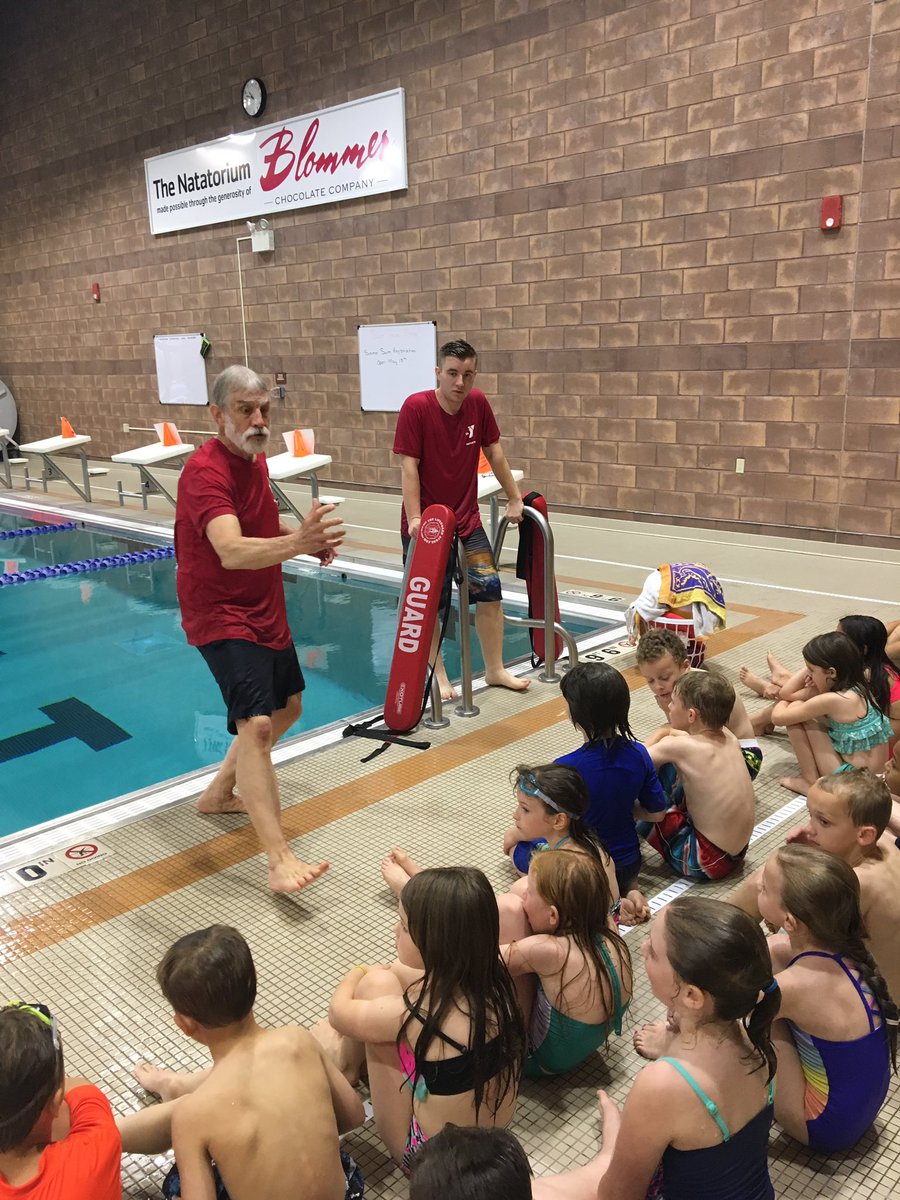 Jason_Erk's tweet photo. 2nd graders learning about water safety at the YMCA! Excellent experience for them!  #qcsd #pfaffproud https://t.co/81UxH66N6n