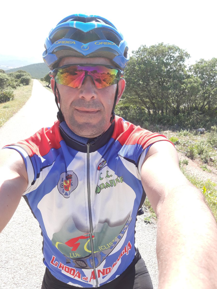 Pachonruner's tweet photo. Bueno pues va llegando el final de una bonita e interesante temporada de atletismo con 5 medias maratones, 10k ,8k y entrenos y ahora a disfrutar de mi otra gran pasion #ciclismo #rodabike https://t.co/UQBY8sEfLc