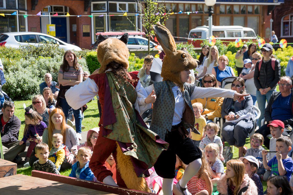 You just never know who you are going to meet! 

This was #southportfest // #music #art #performance