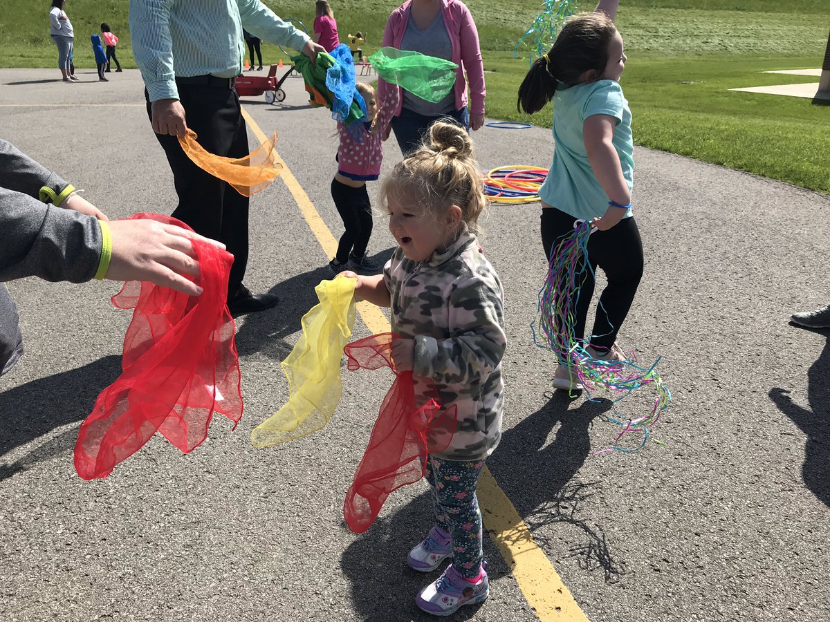 MrsFlenthrope's tweet photo. Last day of preschool! Yesterday we celebrated together with a fun field day! #preschooladventures @OGGrizzlies @EarlySjsd https://t.co/29pomBwF5h
