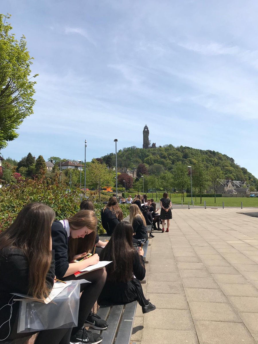 WHS_Creative's tweet photo. S3 art classes outdoor learning. Using their knowledge and skills of the visual elements to capture the Wallace Monument #sunshineishere https://t.co/fkHYmgbz9C