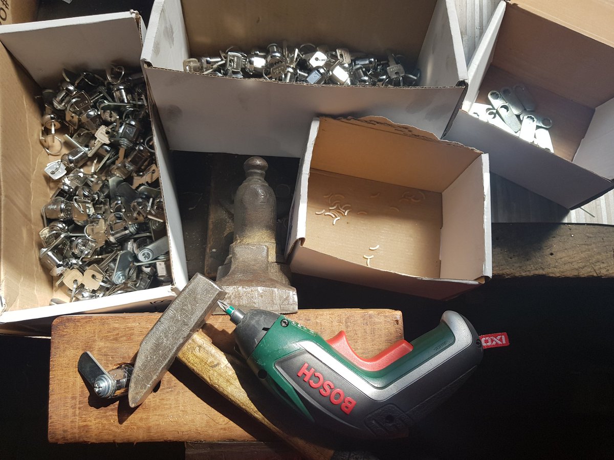 locks_lewis's tweet image. A day in the #workshop 'old school'! Dismantling cam locks, adjusting and reassembling to meet our customers requirements. Whatever your cam lock needs, @locks_lewis will do all we can to assist. #camlocks #lockerlocks #furniturelocks #blackcountry #willenhall #business #security