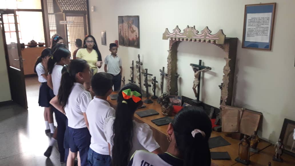 culturaTru's tweet photo. Vista guiada de la unidad educativa Eloisa Fonseca al #Museo Tulene Bertoni de #Valera Siguiendo los lineamiento de rescate y promoción del #Patrimonio regional emanados del @culturaTru y @GobTrujillo https://t.co/UAq3cteaQX
