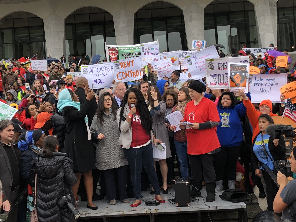 altochulo's tweet photo. UNDERWAY! Huge crowd of tenants gathered to rally outside the State Capitol and show real #tenantpower to demand tenant protections statewide. That means:
✅ending the vacancy bonus;
✅preferential rent loophole;
✅passing Good Cause eviction legislation;
✅&amp; more!
#TenantTuesday https://t.co/55nksAmLul