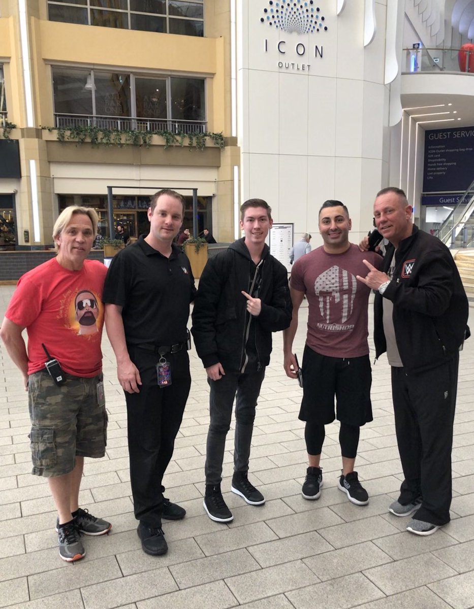 When you’re heading inside of The O2 before #SDLiveLondon...and managed to get a picture with 4 WWE Referees...Thanks for stopping @WWERobinson, @WWE_Ref123 & @JasonAyersWWE