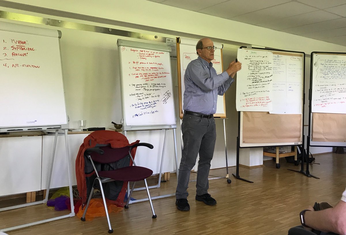 PartiziTina's tweet image. #JimRough über #choicecreating im #DynamicFacilitation Seminar in München.
