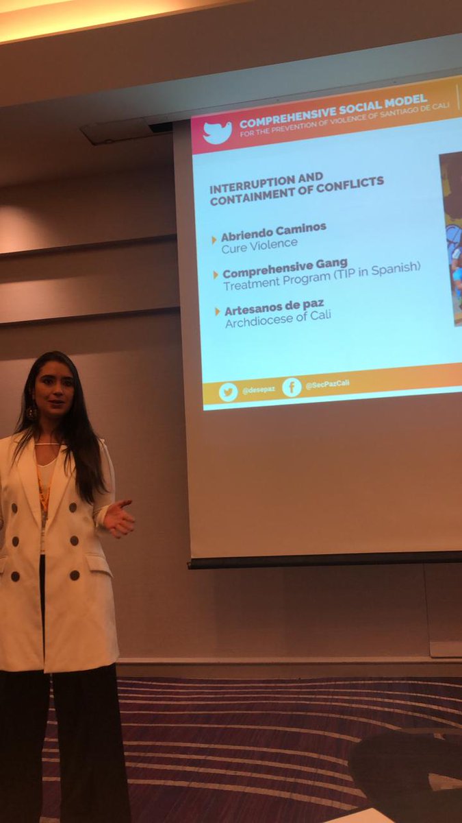 SECPAZYCC's tweet photo. "La estrategia de Gestores de Paz y Cultura Ciudadana nos ha permitido brindar segundas oportunidades para muchos ciudadanos gracias a los esfuerzos de cooperación técnica con @USAID_Colombia y @OIMColombia" @rociogcely secretaria de Paz y Cultura Ciudadana en la #GangConference https://t.co/GG4yxSVCKN