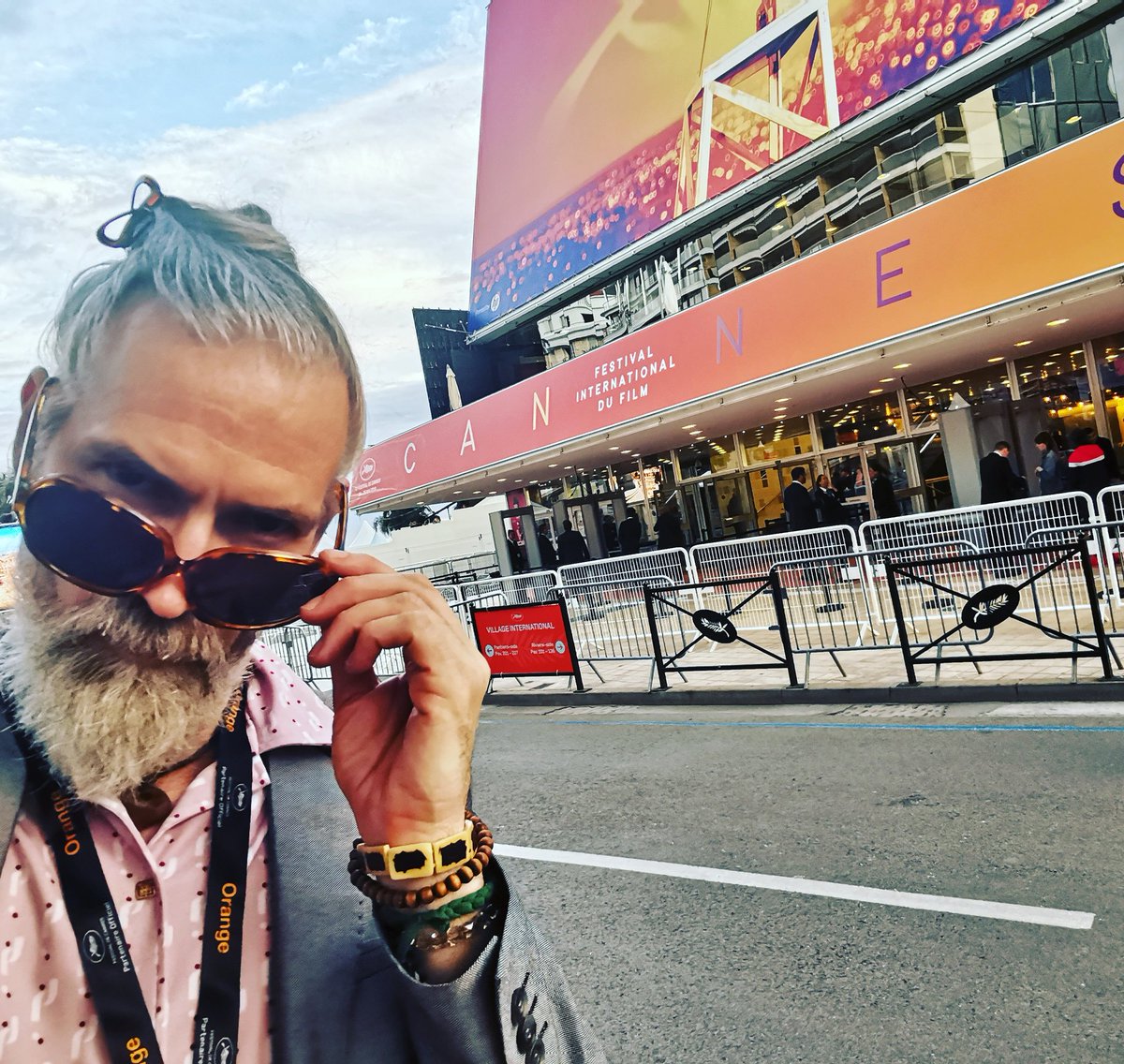 joncampling's tweet image. Yeeeeaaaaah 😁🙏 Ohhh it is GOOD to be back.

I ❤️ #cannesfilmfestival #7thconsecutiveyear