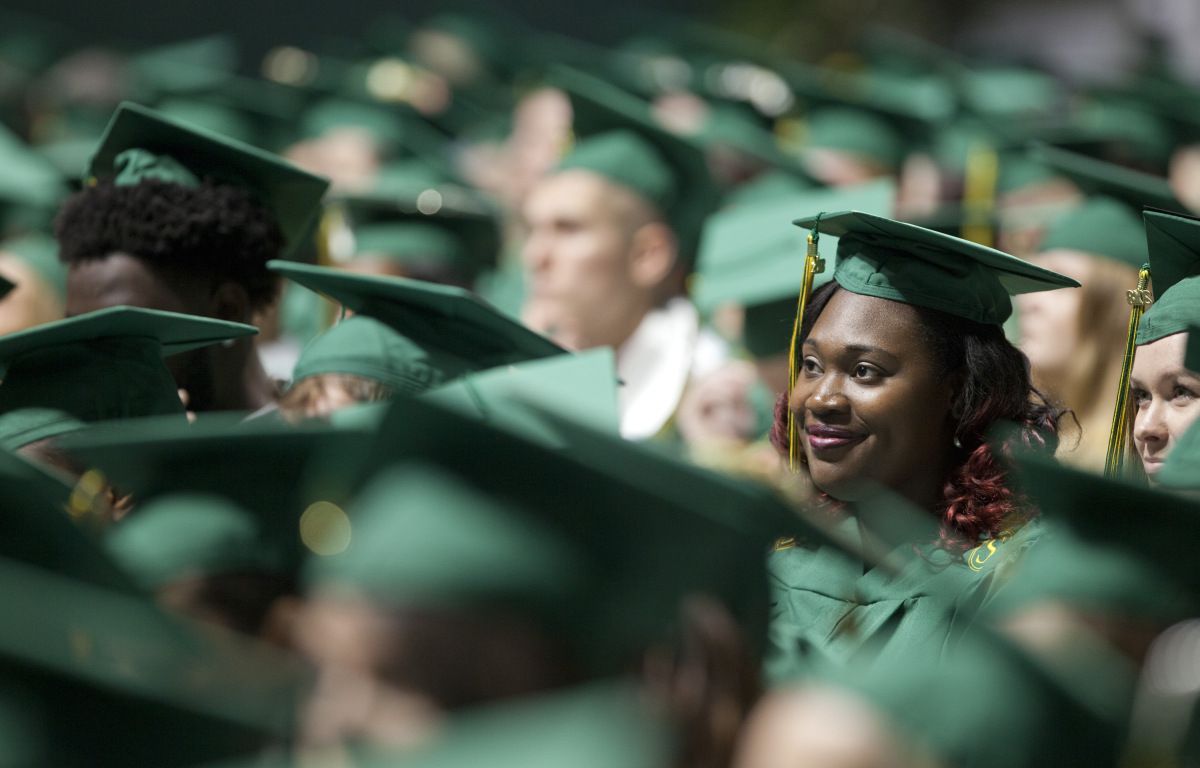 SLU_Alum's tweet photo. Graduating seniors, family, and friends:
Here's a little guide to answer all your questions about Commencement. We are proud of all the graduates this semester and excited to see everyone on Saturday! The Countdown continues! #5moredays #liongrad
https://t.co/gM5dQxQDOa https://t.co/AQ4mvgeHwi