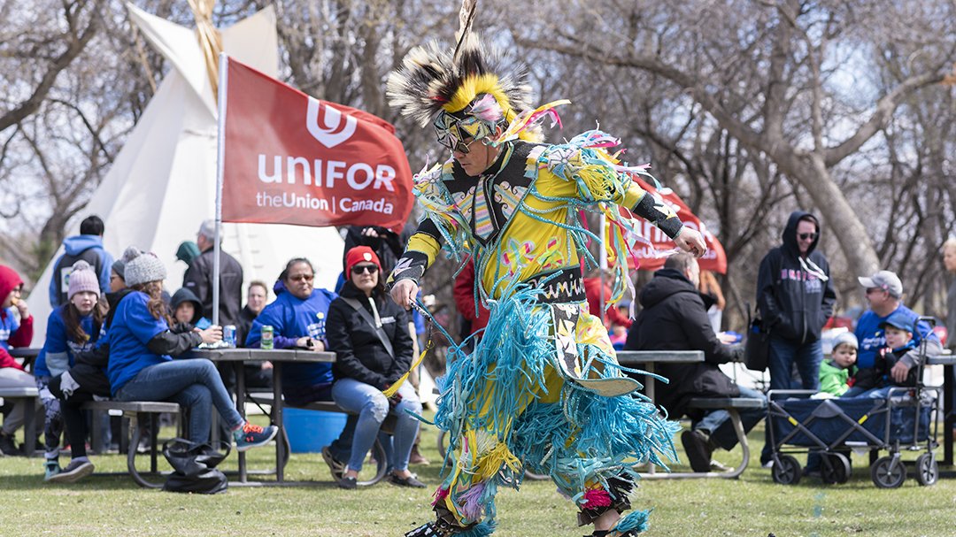 UniforTogether's tweet photo. Join me in calling on the senate to pass three important pieces of legislation that will improve the quality of life for Indigenous peoples:   https://t.co/cxLw0Y7bsF #FirstNations #SenCa #cdnpoli @perrybellegarde https://t.co/1aRkhOeDIO