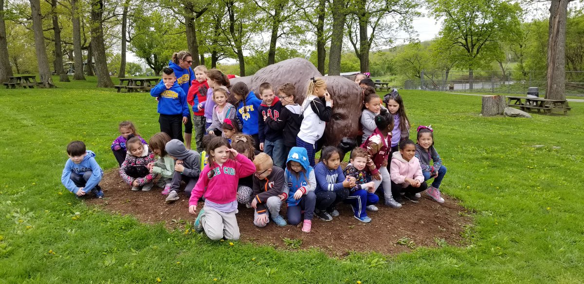 pusinka18's tweet photo. Best field trip ever!  #spacefarmszoo _RamsRock https://t.co/g9nTKlxz13