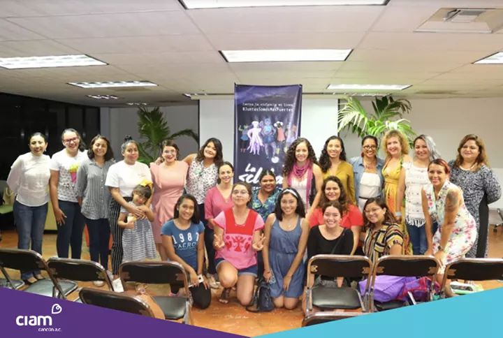 CIAM_Cancun's tweet photo. Durante tres días recorrimos las Unidades Academicas de la @uqroo_mx en Cancún, Playa del Carmen y Chetumal con el conversatorio "Libres en linea" de la @LClika en colaboración con @cdhqroo 🔊

La violencia digital es real no es normal, consulta ⤵️ https://t.co/3DqHLLzRHk https://t.co/fFWU9tY9P0