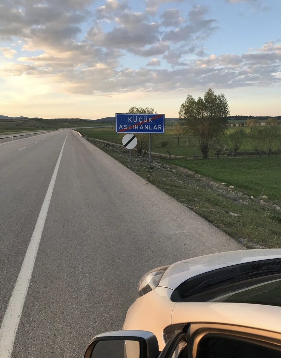 Eskişehire giderken rastlamıştık. Sanırım büyükleri de var. #İlginçYerİsimleri