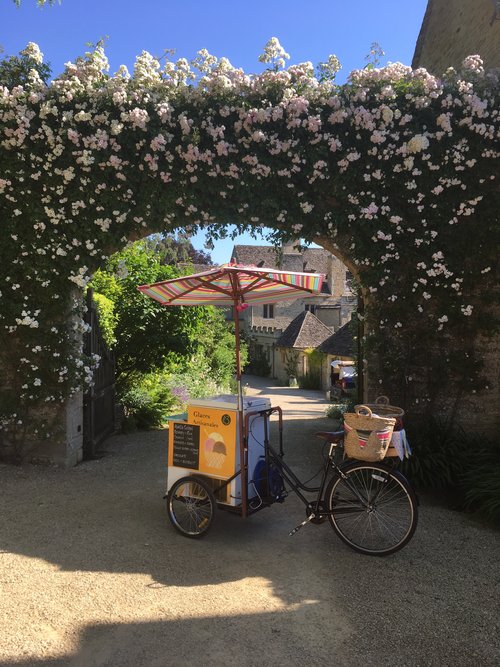 barnsleyfest's tweet photo. What are you doing this weekend?

Why not come along to the 31st Barnsley Village Garden Festival! 

#BVGFestival #Barnsley #Cotswolds
🌸🌲👒

Click here for the full timetable https://t.co/uTF5UADKOt https://t.co/peMnfYZ8DG
