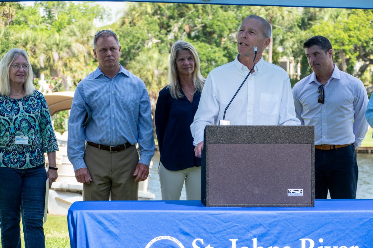 SJRWMD's tweet image. Thank you @ddocean for sharing updates with our governing board about the continuing work and partnerships to improve conditions in the #IndianRiverLagoon #IRL #sjrwmd